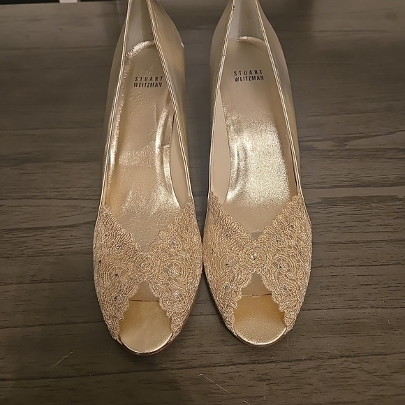 Stuart Weitzman Gold Lace Heels Stuart Weitzman Vintage Gold Lace Peep Toe - Picture 4 of 7